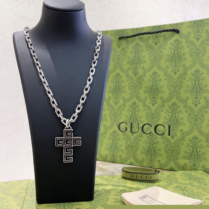G*u*i necklaces